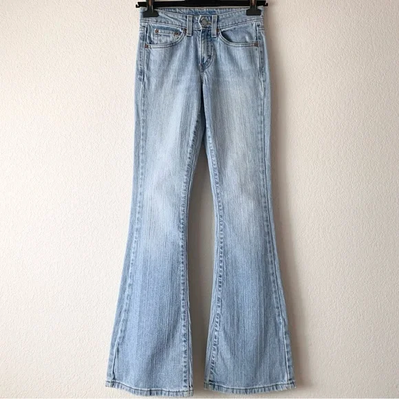 Y2k Levi’s flare denim light wash jeans